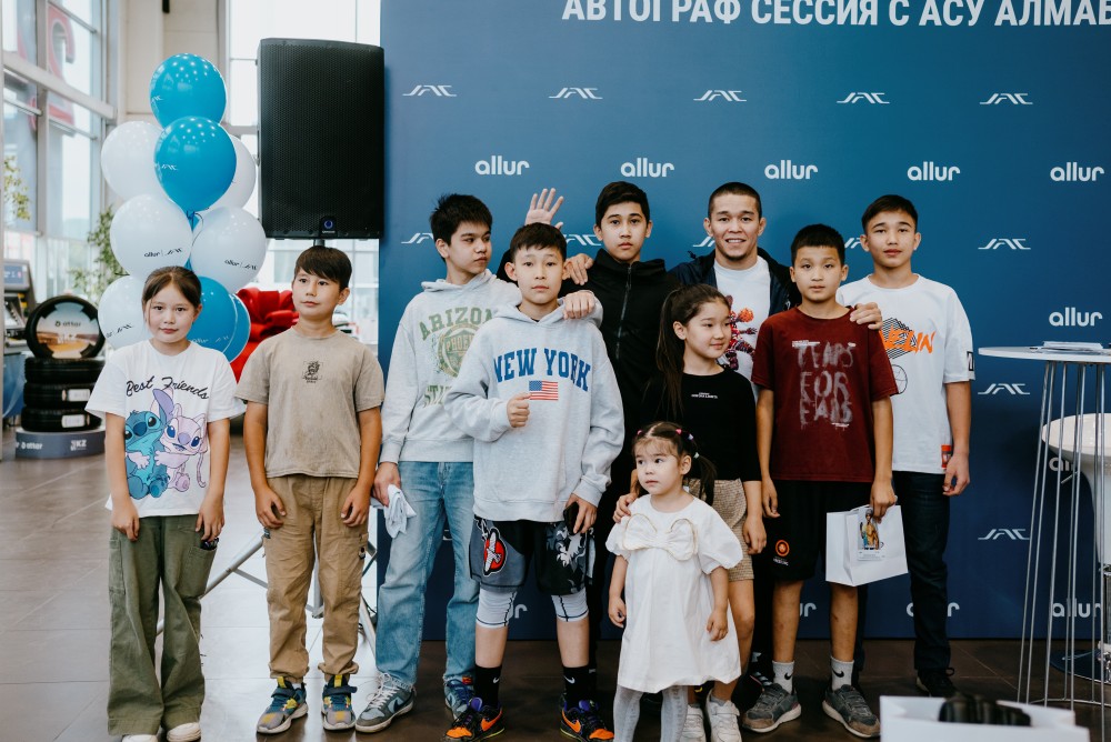 Автограф сессия с Асу Алмабаевым от бренда JAC 01.06.2025